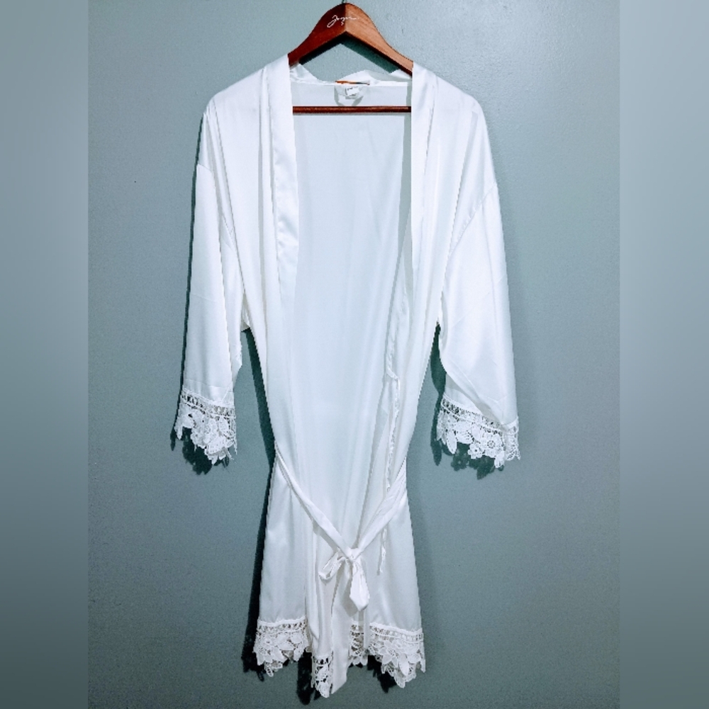 NWOT KENNEDY Blue Satin and Lace Robe -